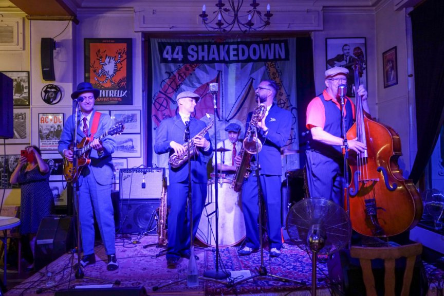 44 Shakedown boekt u bij www.kwekel-evenementen.nl